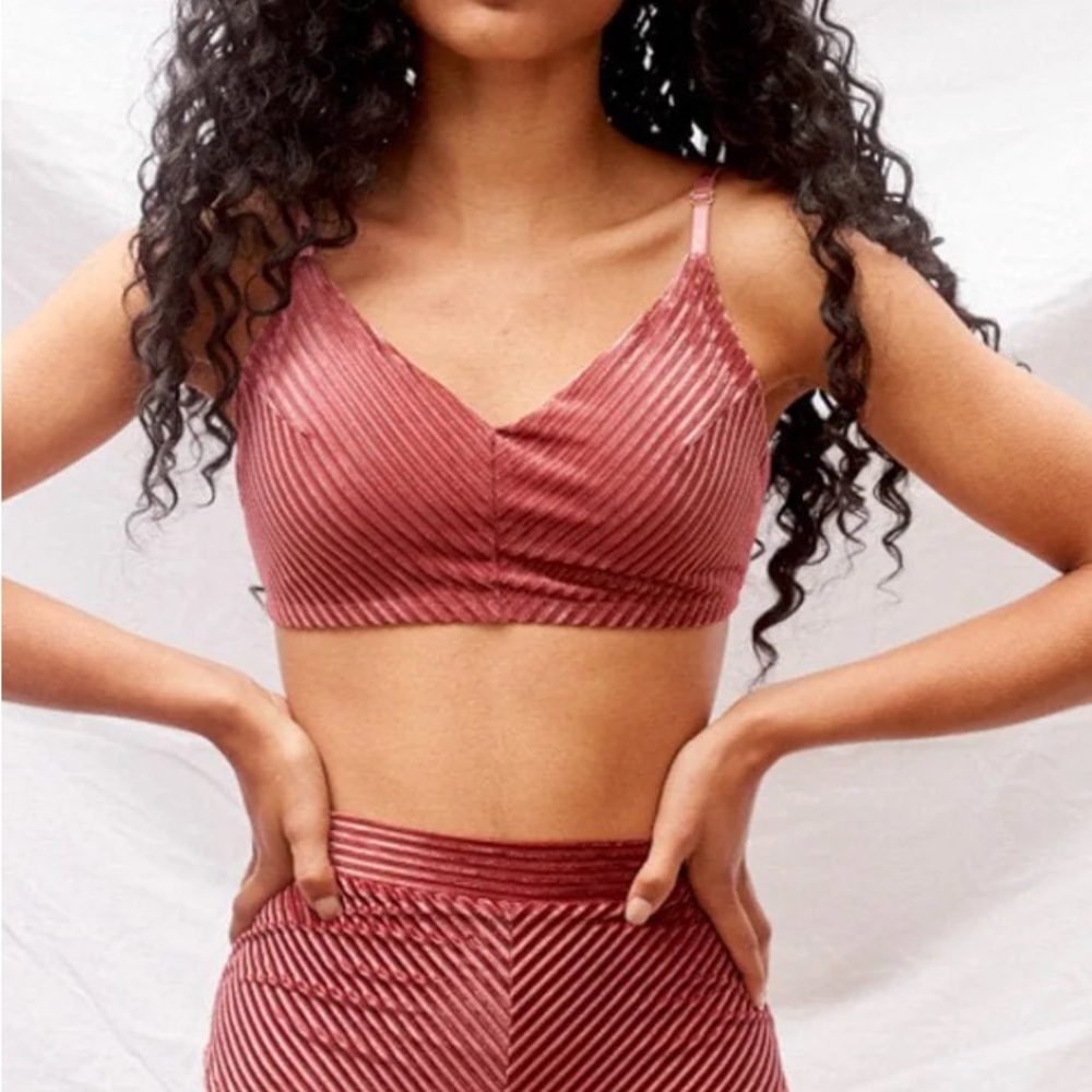 LANA TOP - V-NECK VELVET SPORTS BRA DUSTY ROSE